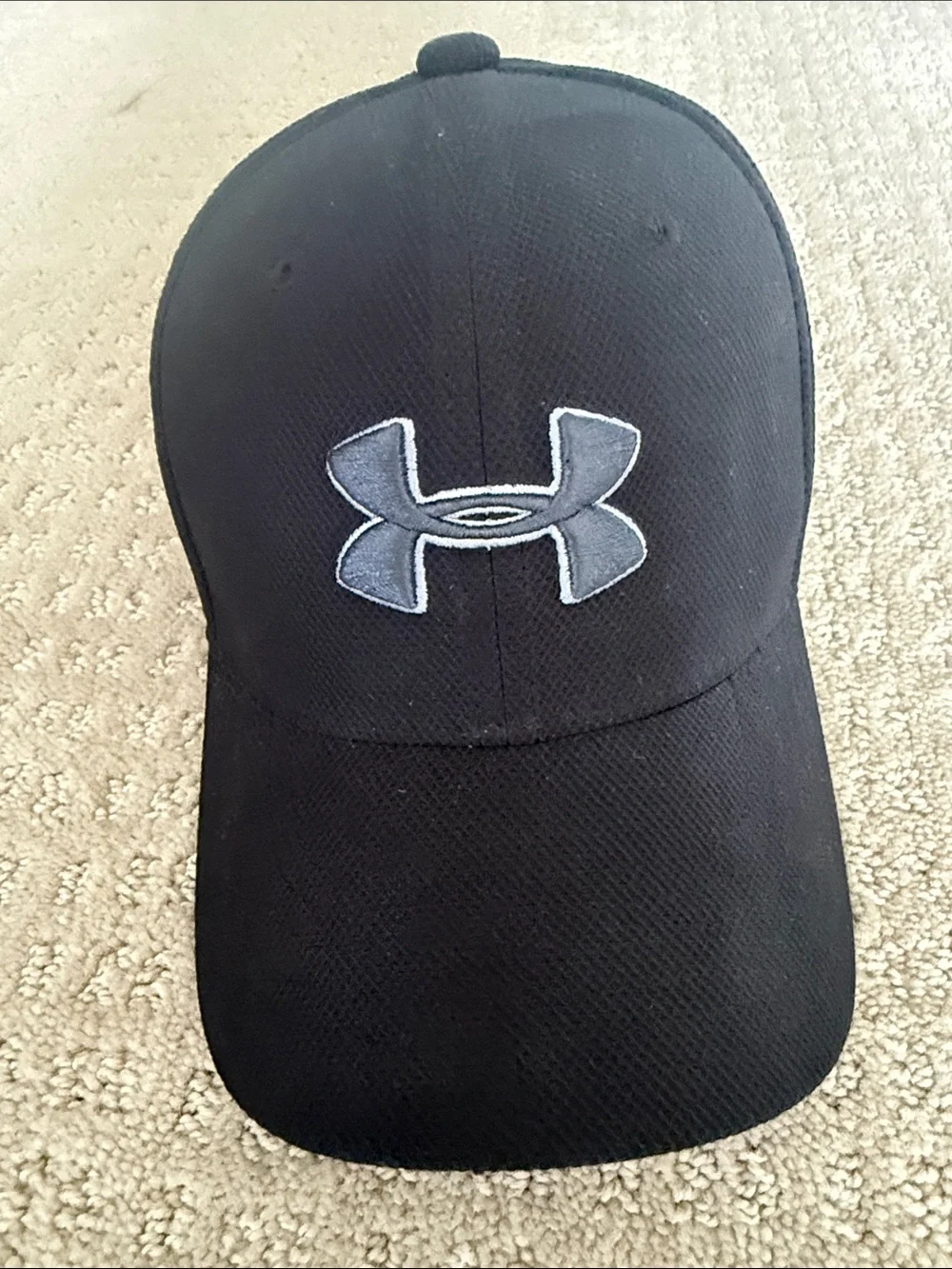 Under Armour youth black hat size small / medium with embroidered logo